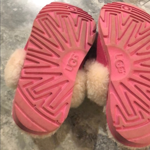 UGG pink slippers size 5 💖 - Picture 4 of 4